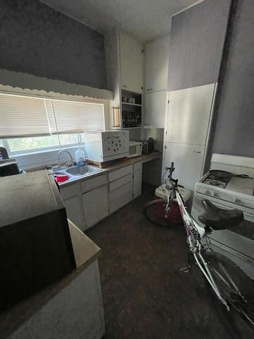 805 E Holland Avenue, Alpine, TX 79830