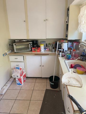 805 E Holland Avenue, Alpine, TX 79830