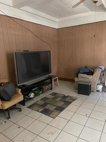 805 E Holland Avenue, Alpine, TX 79830