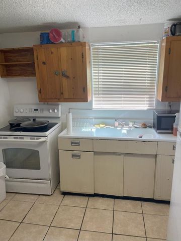 805 E Holland Avenue, Alpine, TX 79830