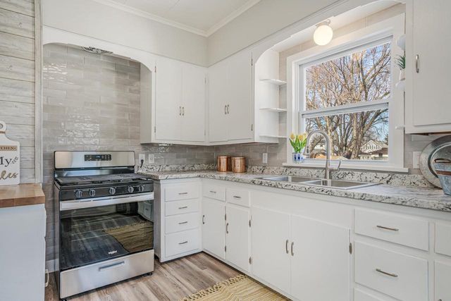 1370 CEAPE AVENUE, Oshkosh, WI 54901