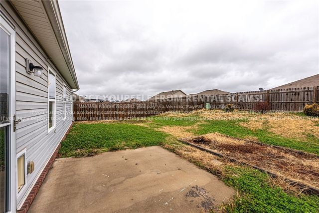 1336 S Splash Drive, Fayetteville, AR 72701