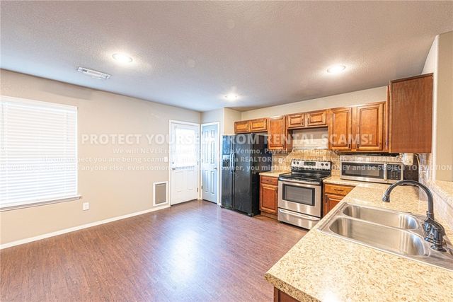 1336 S Splash Drive, Fayetteville, AR 72701