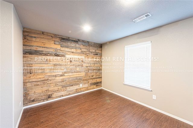1336 S Splash Drive, Fayetteville, AR 72701