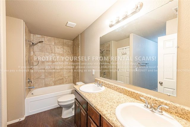 1336 S Splash Drive, Fayetteville, AR 72701