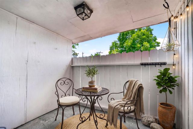 1220 Shadowdale Drive 6, Houston, TX 77043