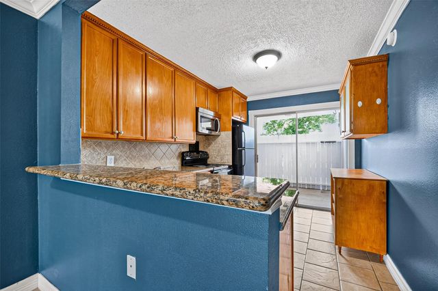 1220 Shadowdale Drive 6, Houston, TX 77043
