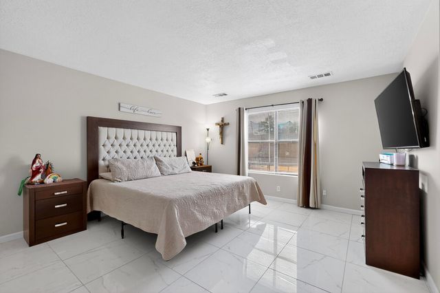 469 Wagon Train Drive SE, Rio Rancho, NM 87124