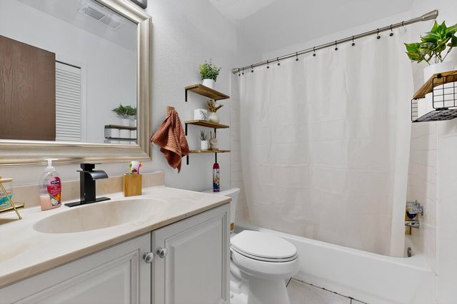 469 Wagon Train Drive SE, Rio Rancho, NM 87124