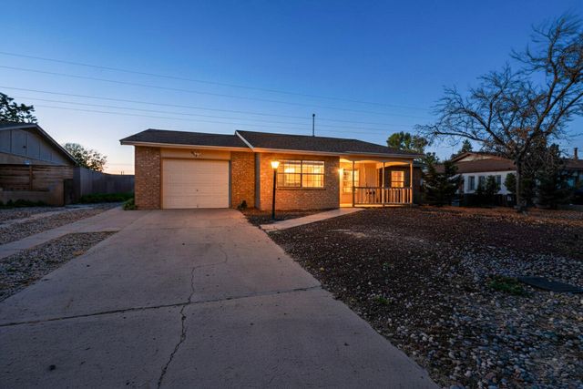 469 Wagon Train Drive SE, Rio Rancho, NM 87124