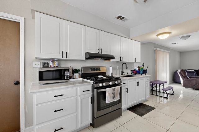 469 Wagon Train Drive SE, Rio Rancho, NM 87124