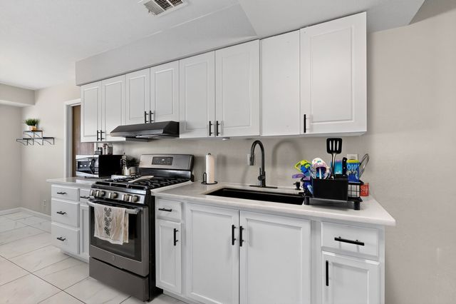 469 Wagon Train Drive SE, Rio Rancho, NM 87124