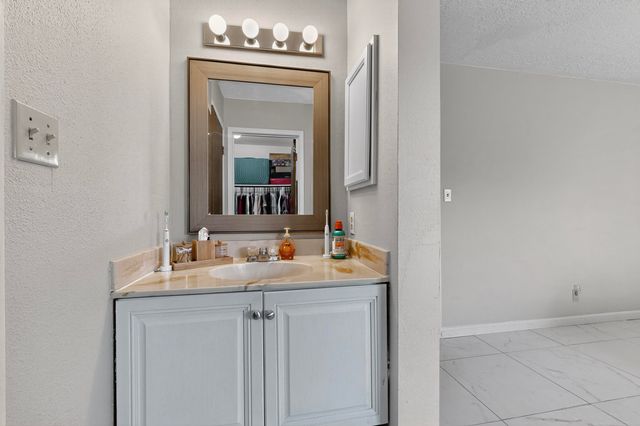 469 Wagon Train Drive SE, Rio Rancho, NM 87124