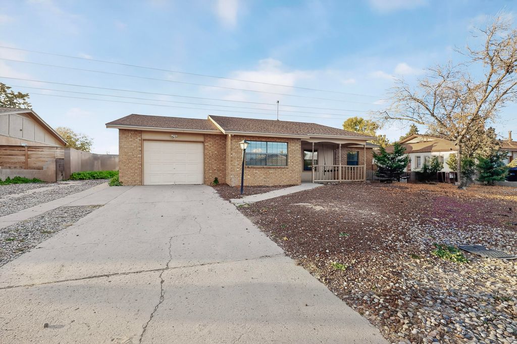 469 Wagon Train Drive SE, Rio Rancho, NM 87124