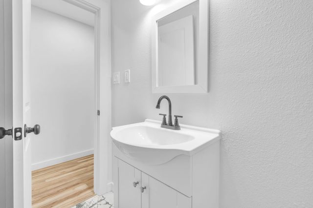 5620 Hiett Court, Fort Worth, TX 76112