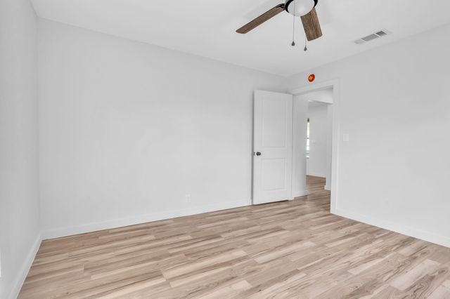 5620 Hiett Court, Fort Worth, TX 76112