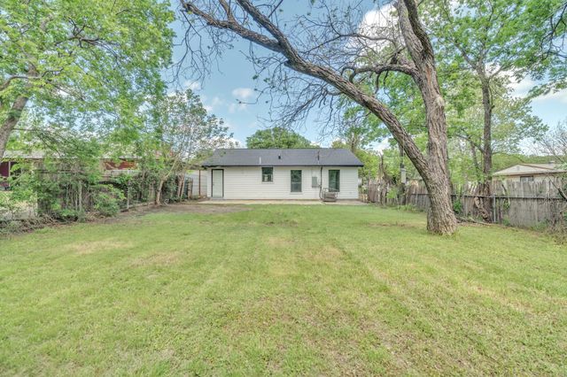 5620 Hiett Court, Fort Worth, TX 76112