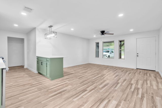 5620 Hiett Court, Fort Worth, TX 76112