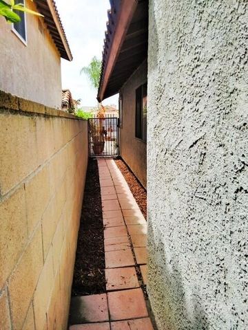 1042 Christobal Lane, Colton, CA 92324