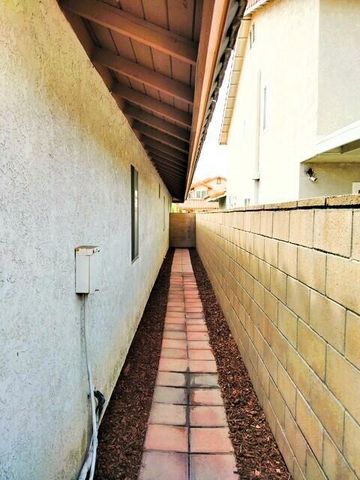 1042 Christobal Lane, Colton, CA 92324