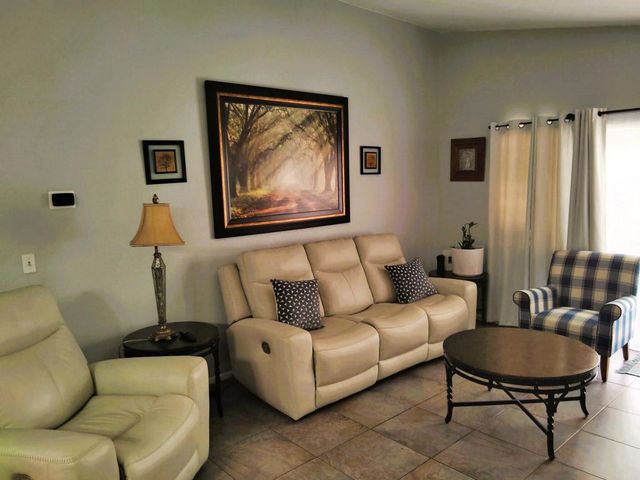 1042 Christobal Lane, Colton, CA 92324