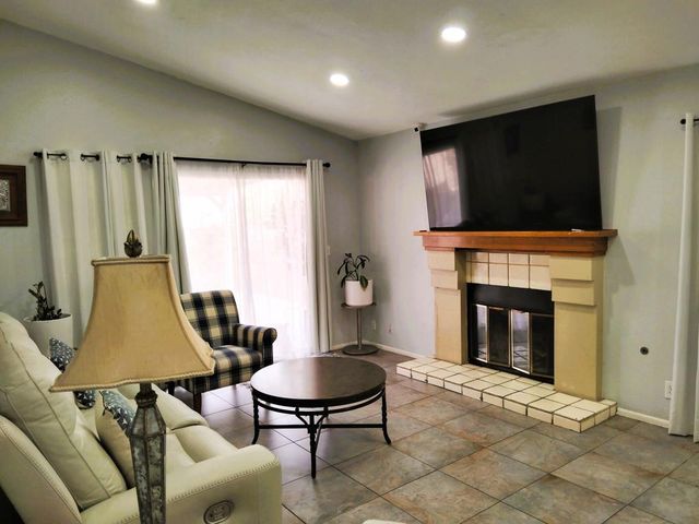 1042 Christobal Lane, Colton, CA 92324