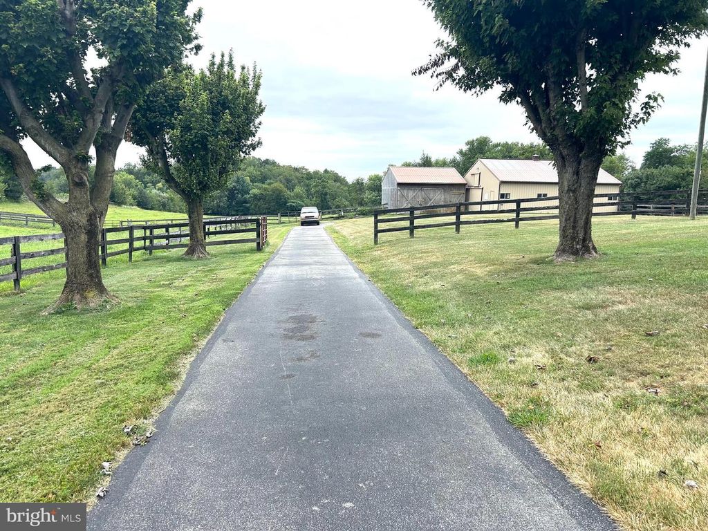 974 MELVIN RD, Shenandoah Junction, WV 25442