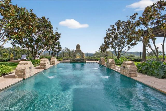 18 Mission Ridge Road, Ladera Ranch, CA 92694