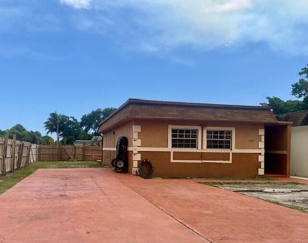 3930 NW 207 St Road, Miami Gardens, FL 33055