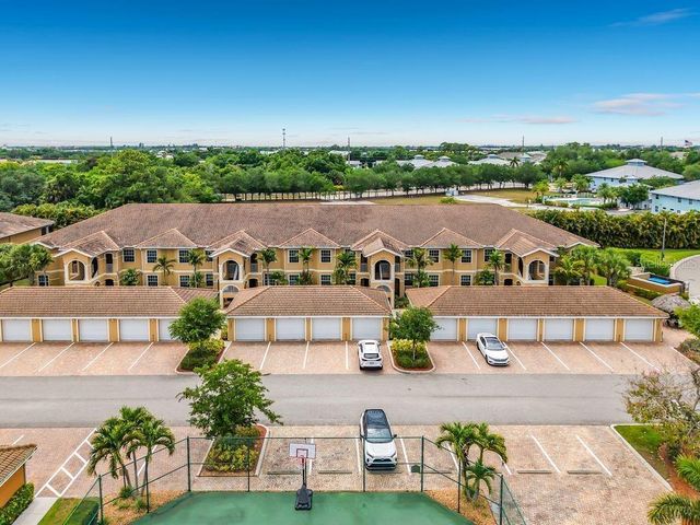 1051 WINDING PINES CIRCLE 105, Cape Coral, FL 33909