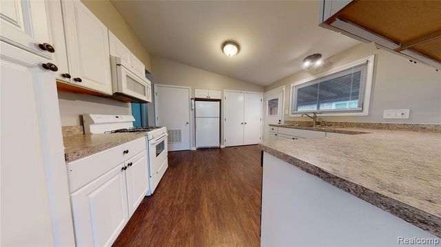 1198 Neafie Avenue, Pontiac, MI 48342