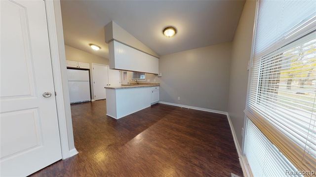 1198 Neafie Avenue, Pontiac, MI 48342