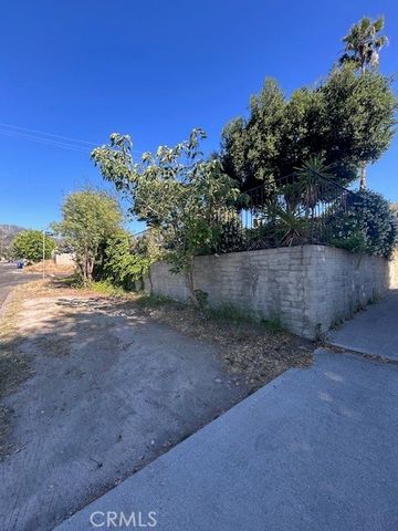 8228 Wentworth Street, Sunland, CA 91040