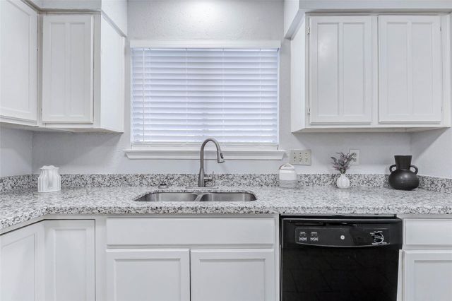 213 Willoughby Drive, Richmond, TX 77469