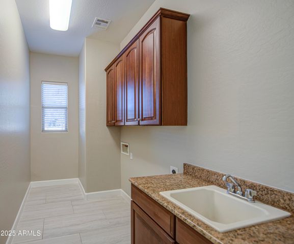 7124 S 67th Drive, Laveen, AZ 85339