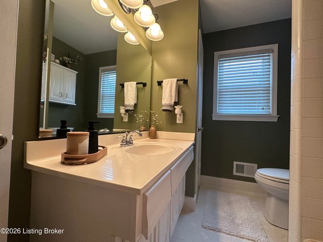 12009 Brookmoor Dr, Louisville, KY 40243