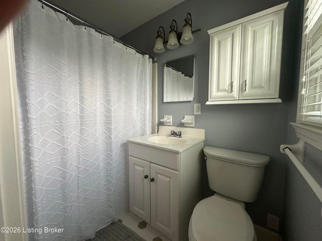 12009 Brookmoor Dr, Louisville, KY 40243