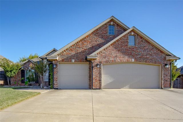 2636 SE 7th Street, Moore, OK 73160