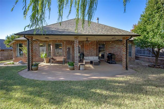 2636 SE 7th Street, Moore, OK 73160