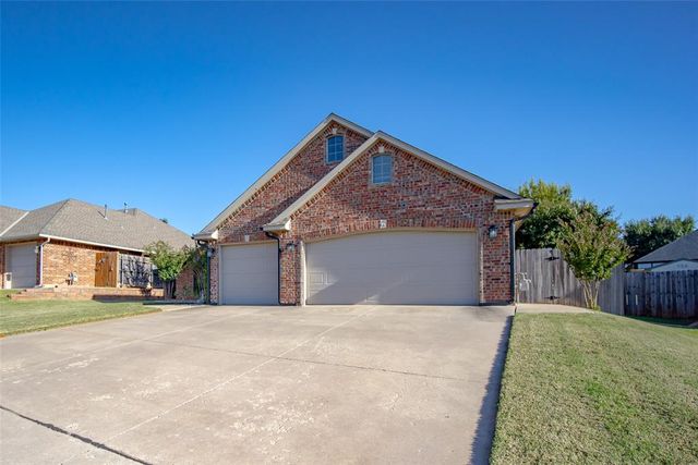 2636 SE 7th Street, Moore, OK 73160