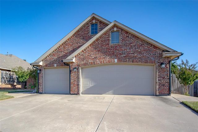 2636 SE 7th Street, Moore, OK 73160