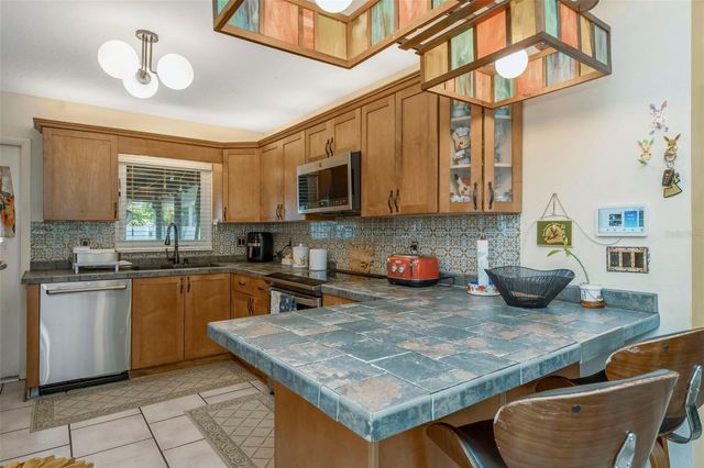 302 LIMONA ROAD, Brandon, FL 33510