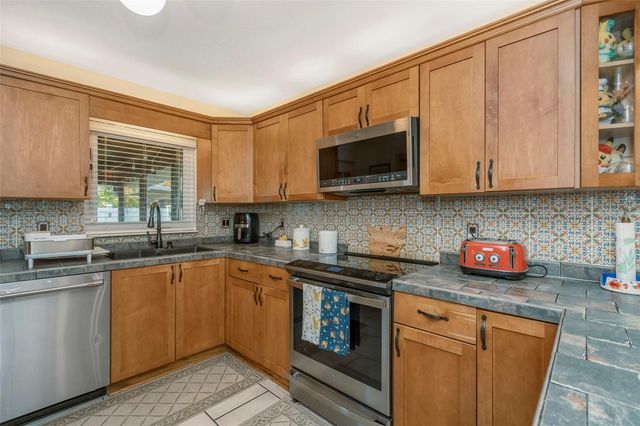 302 LIMONA ROAD, Brandon, FL 33510