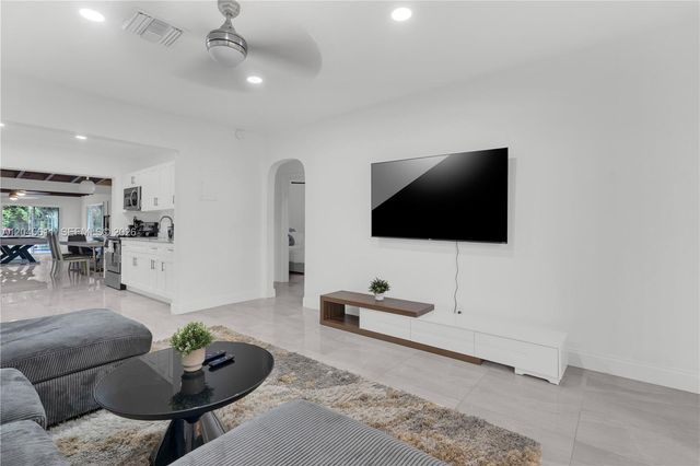 2827 Adams Street, Hollywood, FL 33020