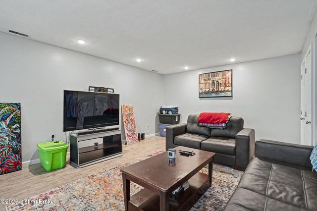 1100 E Oak St, Louisville, KY 40204