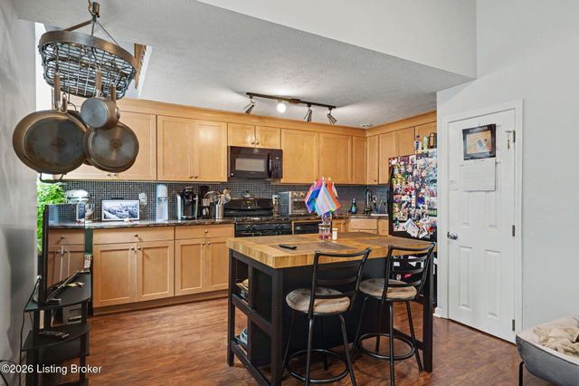 1100 E Oak St, Louisville, KY 40204