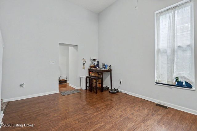 1100 E Oak St, Louisville, KY 40204