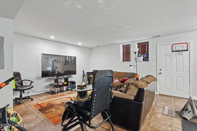 1100 E Oak St, Louisville, KY 40204