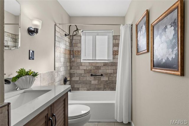 9800 Tullamoor Drive, St Louis, MO 63136