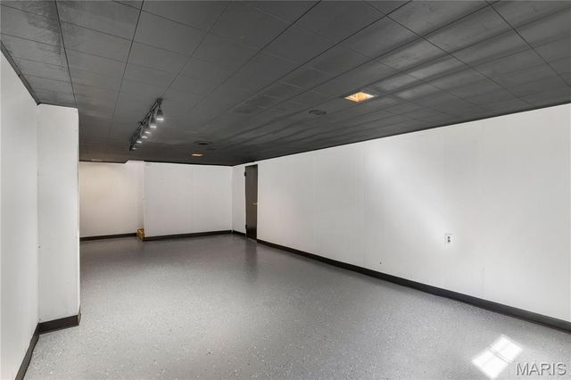 9800 Tullamoor Drive, St Louis, MO 63136